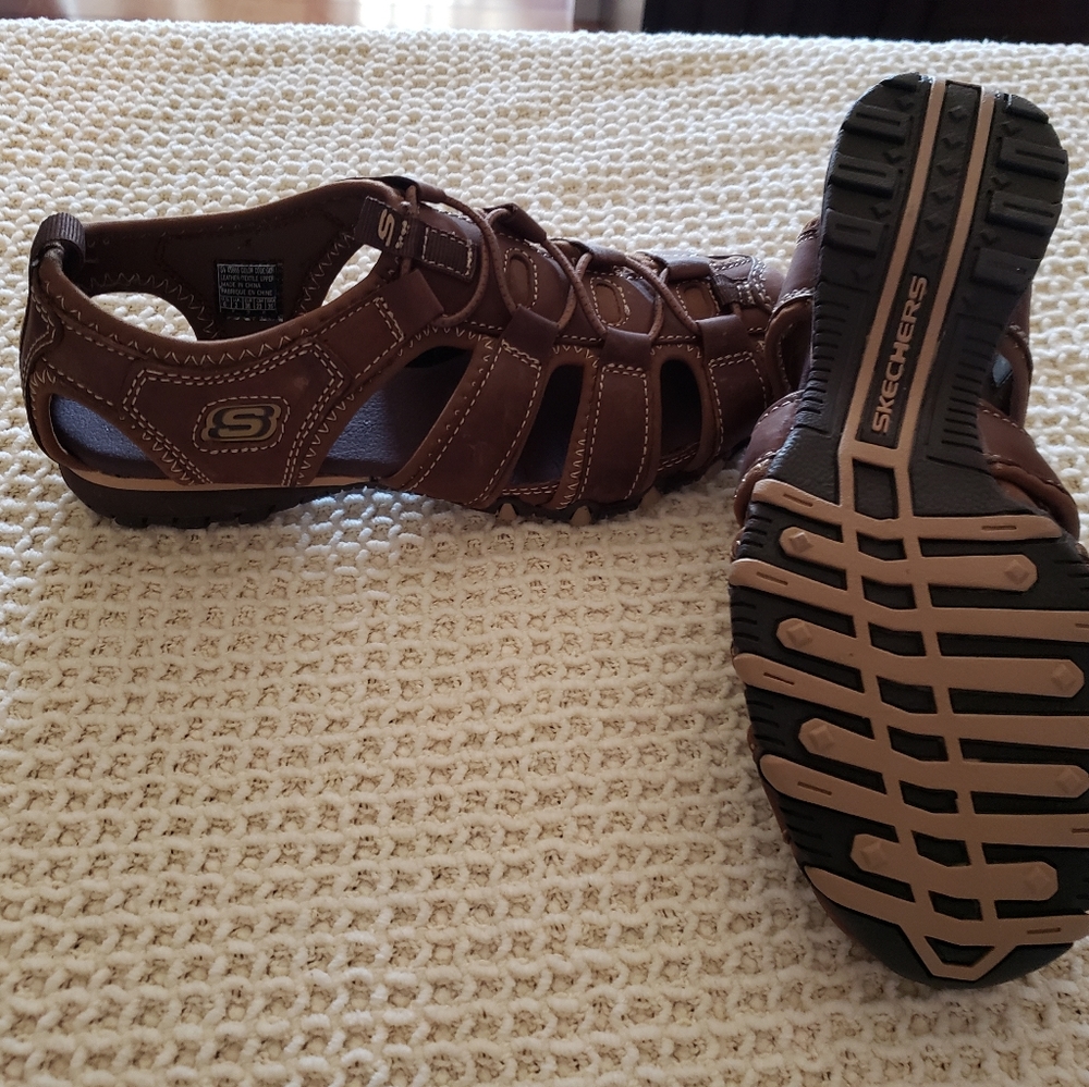 NEW Skechers shoes